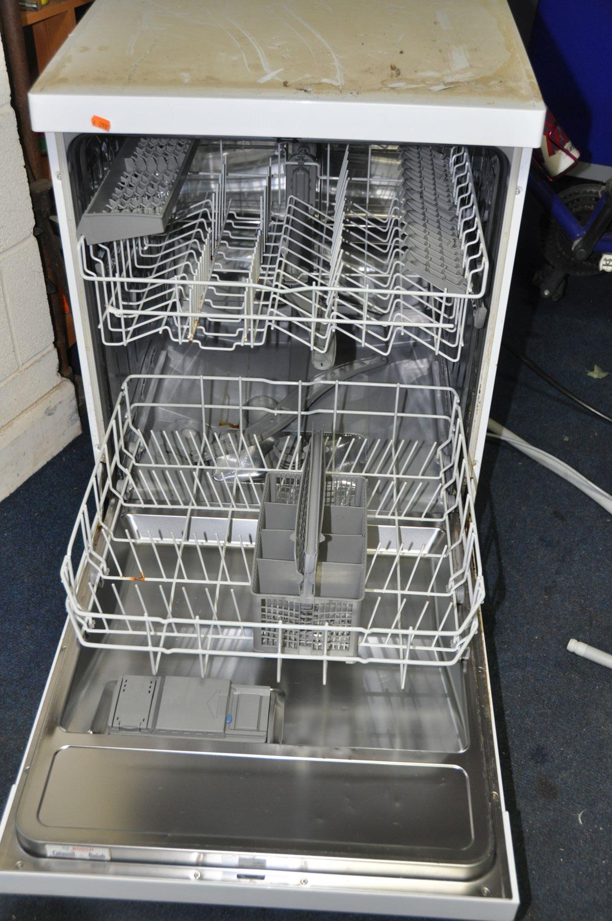 A BOSCH CLASSIXX SGS45CO2/GB DISHWASHER (PAT pass and powers up) - Image 2 of 2
