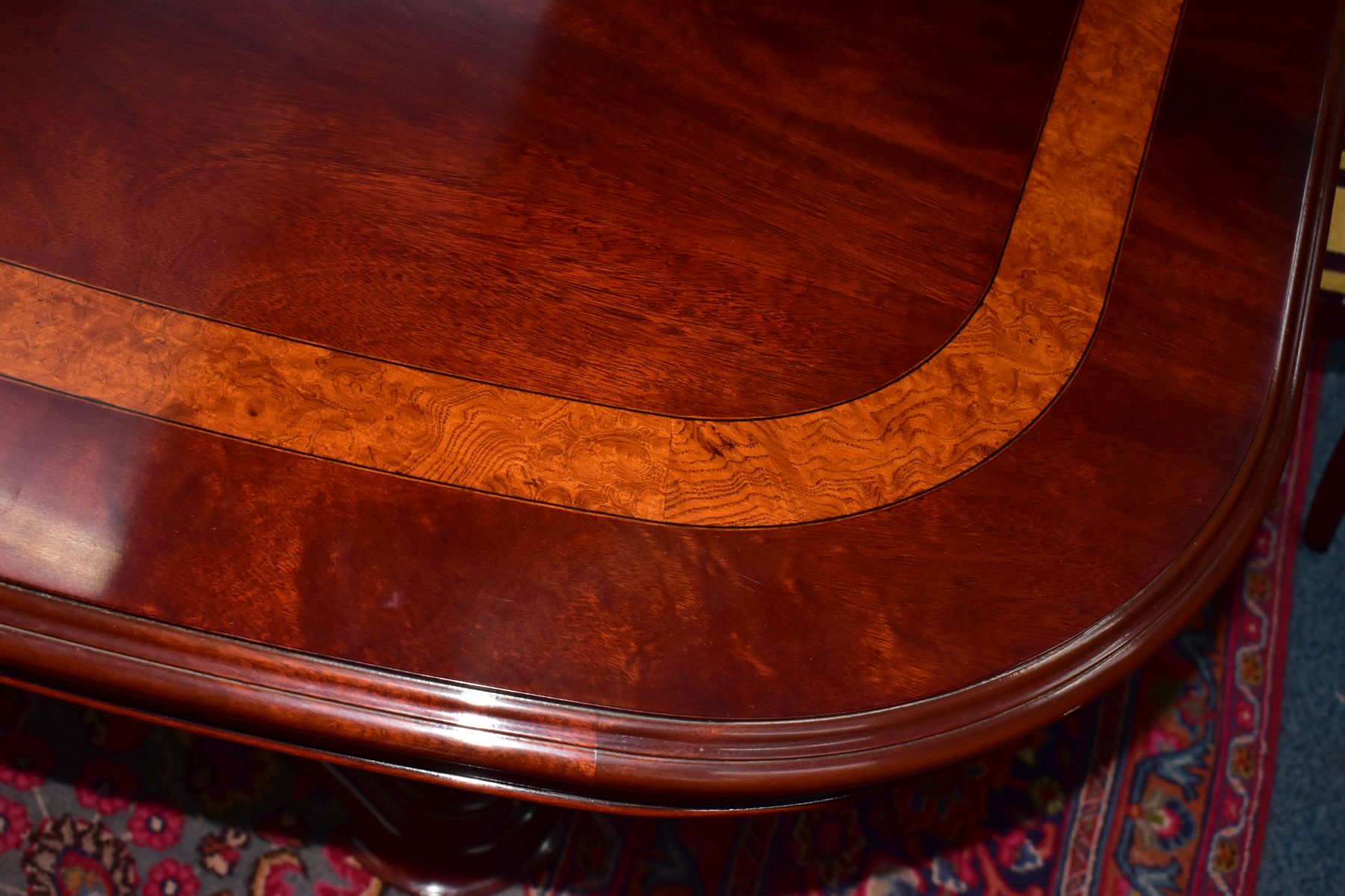 A CHARLES BARR MAHOGANY AND BURR WOOD INLAID EXTENDING PEDESTAL DINING TABLE, with one additional - Image 11 of 19