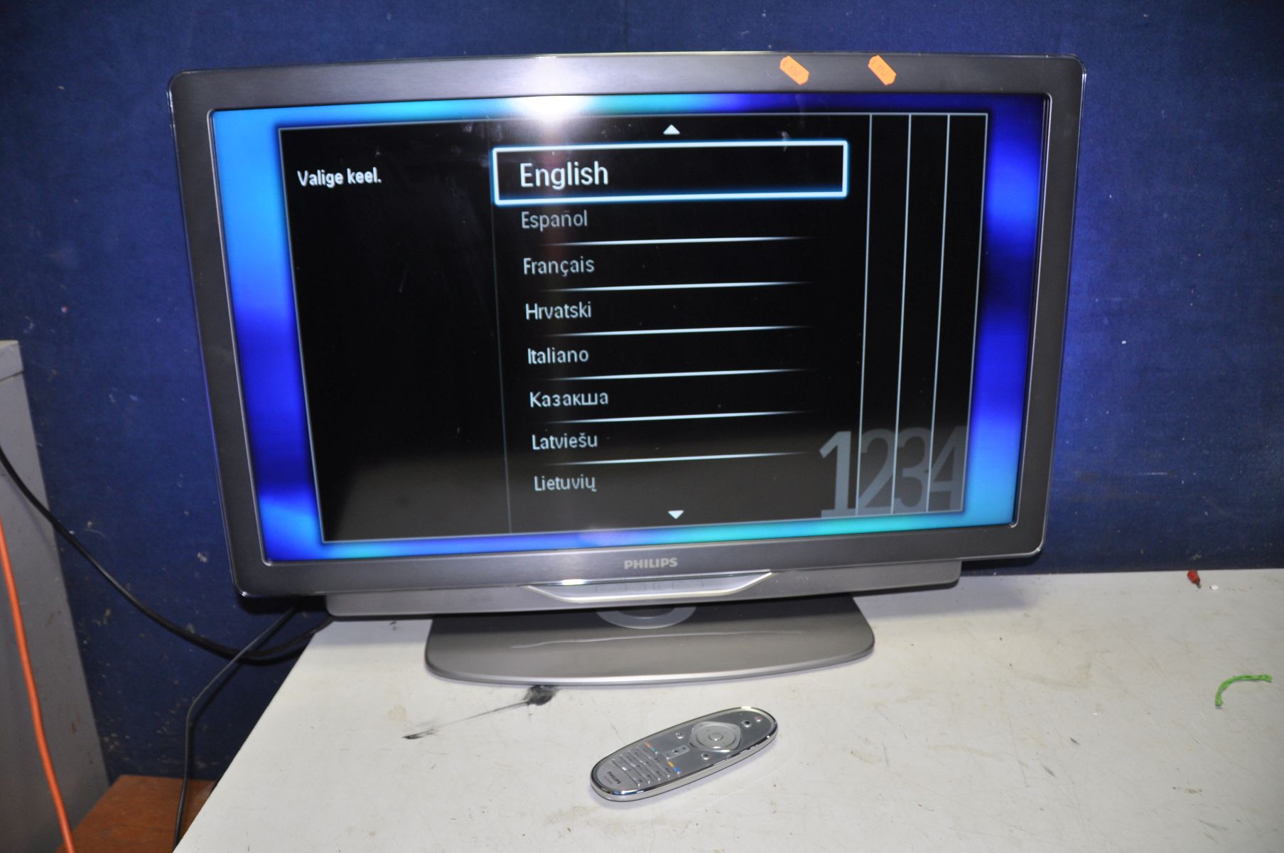 A PHILIPS 32PFL9705H 32in tv with remote (tv working but not tuning in) (PAT pass and working)