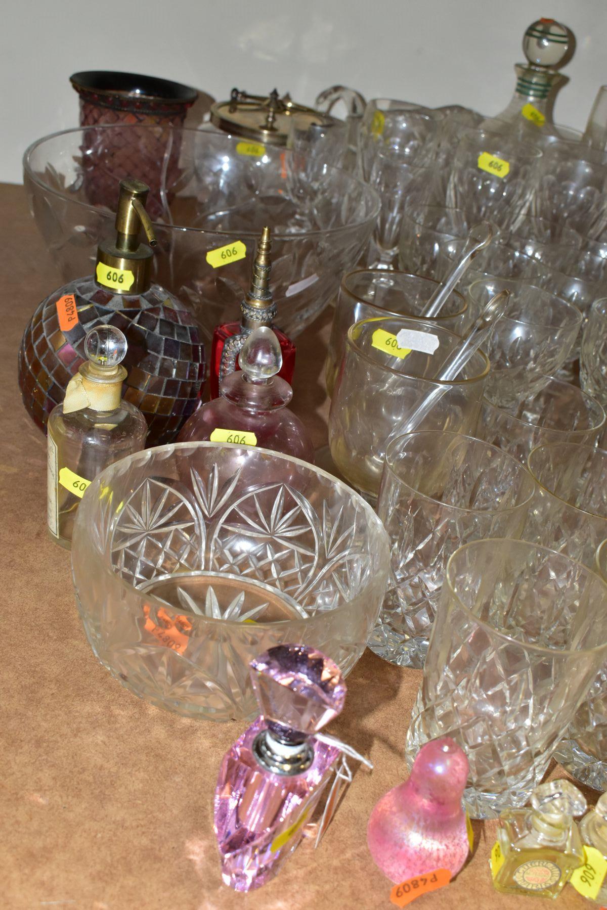 FIVE SETS OF DRINKING GLASSES, in sets of six or more, a large glass fruit bowl, two decanters, - Bild 3 aus 6