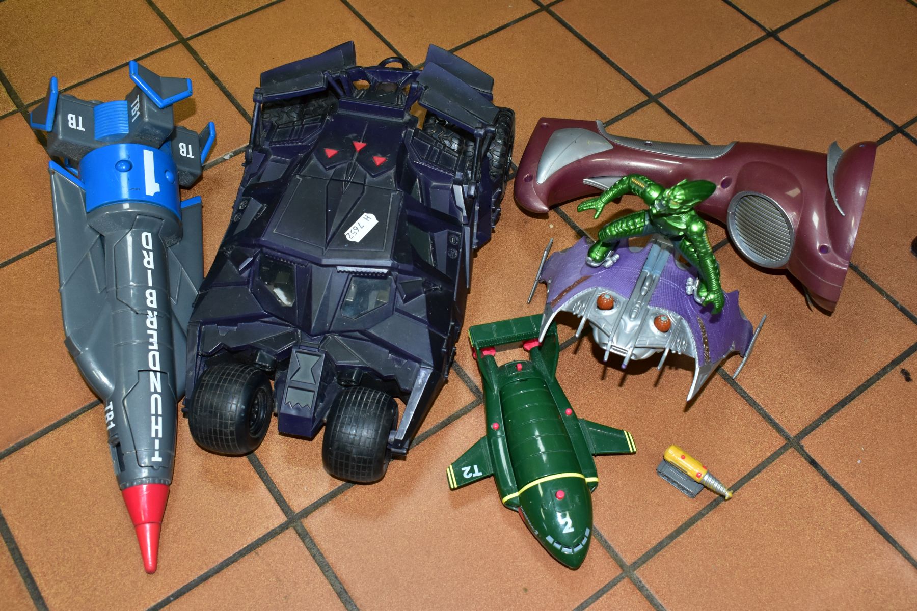 A QUANTITY OF MODERN FILM & T.V. RELATED SCI-FI TOYS, battery operated Batmobile (not tested),