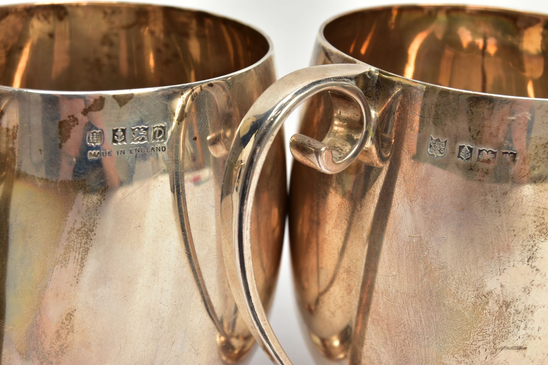 A PAIR OF SILVER CUPS, each of a plain polished design, personal engraving reads 'M.C & M.T.G.S - Bild 4 aus 6