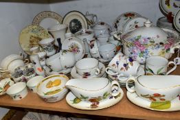 A GROUP OF CERAMICS, to include a thirty four piece Royal Worcester Evesham/Evesham Vale part dinner