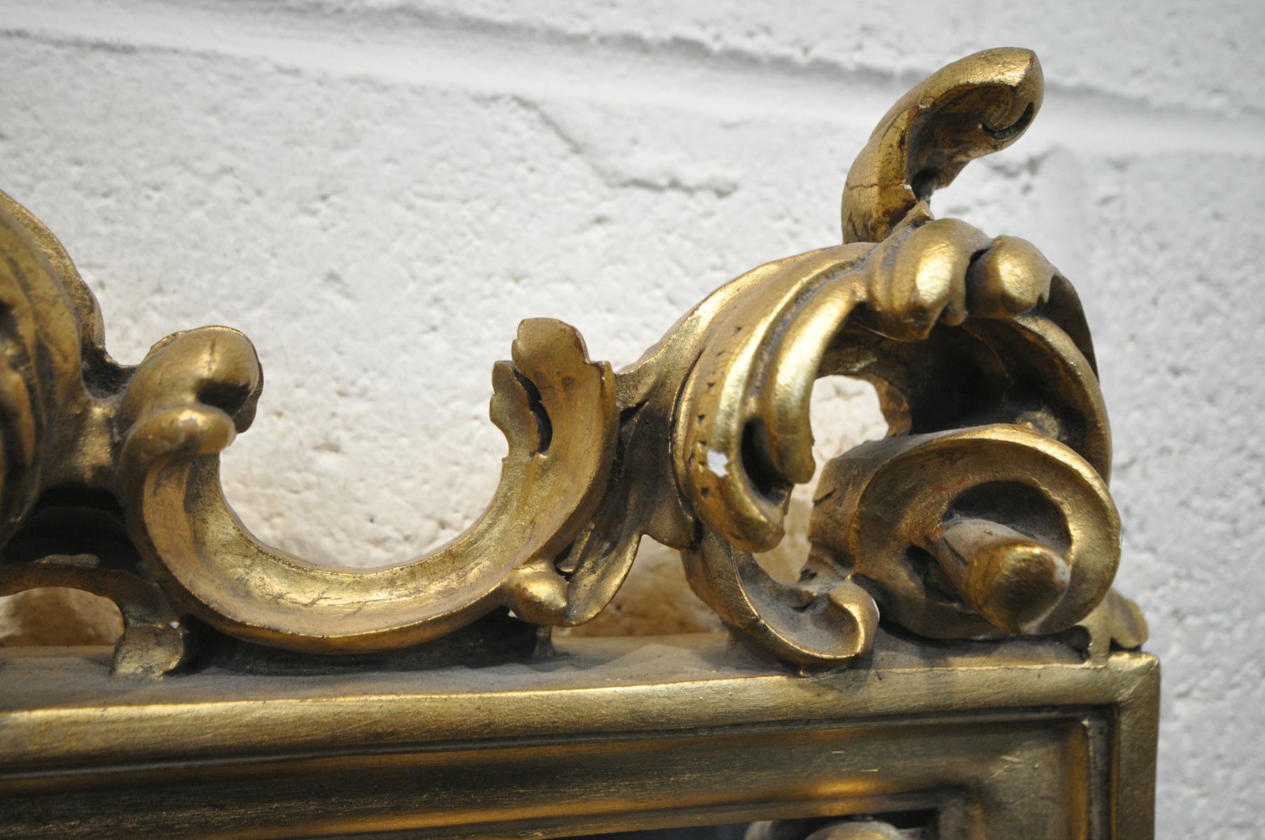 A LARGE RECTANGULAR GILT WOOD FRENCH WALL MIRROR, with carved foliate surmount and decoration, width - Bild 6 aus 6