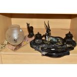 AN ART DECO STYLE BLACK VARIEGATED MARBLE DESK STAND AND A TABLE LAMP, the desk stand with a pair of