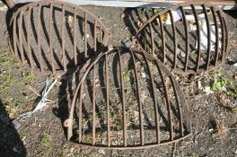 A VINTAGE CAST IRON CORNER HAY FEEDER, width 80cm x height 84cm, and a pair of vintage cast iron