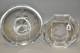 AN ART DECO STYLE OCTAGONAL CLEAR GLASS DISH IN THE MANNER OF ORREFORS, intaglio etched with a