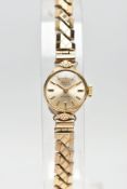 A 9CT GOLD LADIES WRISTWATCH, hand wound movement, round champagne dial signed 'Avia 17 jewels