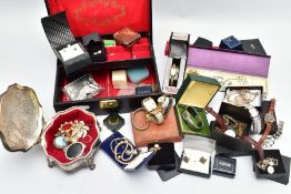 A BOX OF SILVER JEWELLERY AND OTHER ASSORTED ITEMS, to include a 'Mizpah' brooch, an ivy leaf