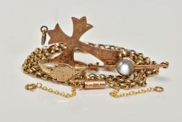 AN ASSORTMENT OF EARLY 20TH CENTURY GOLD JEWELLERY, to include a yellow gold foliage detailed