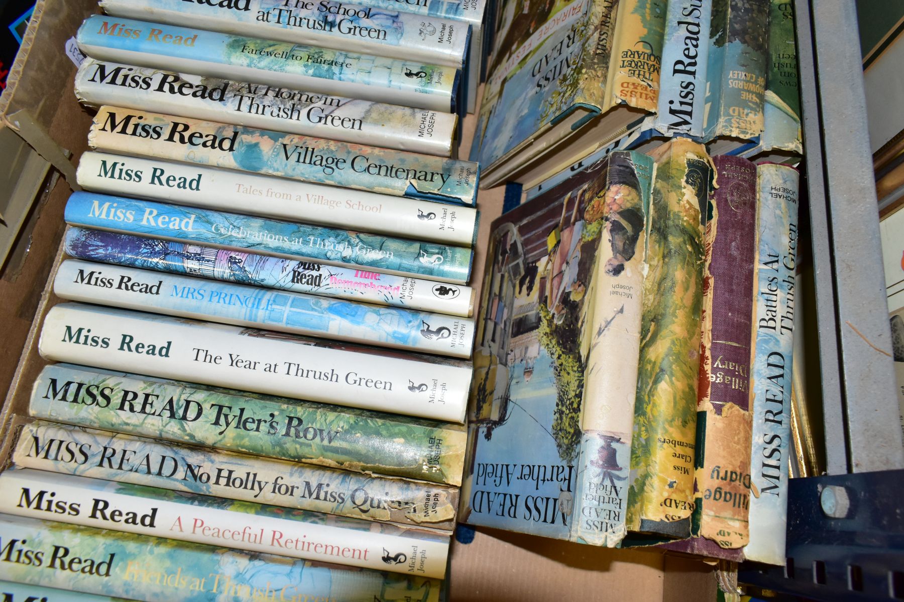 A BOX OF MISS READ HARDBACK BOOKS, thirty two titles including thirty first editions, mainly in good - Bild 3 aus 4