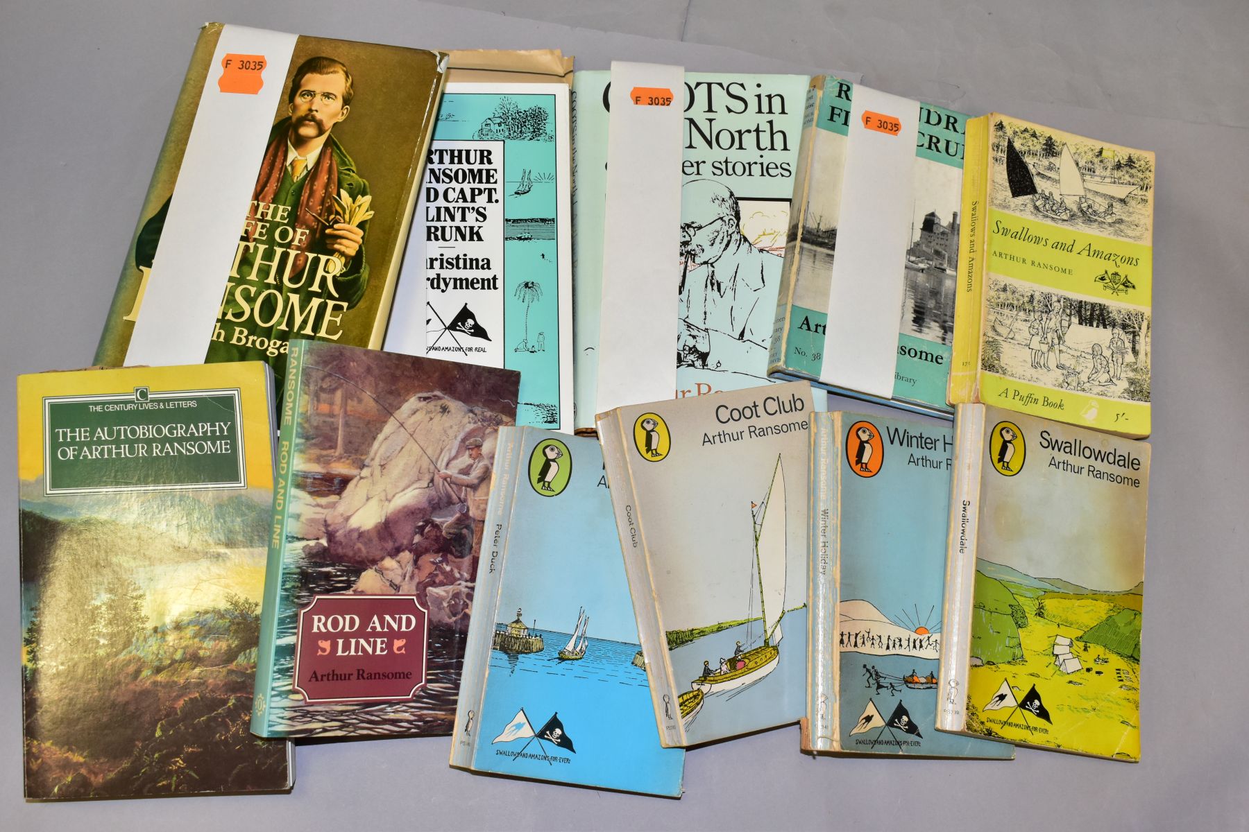 A BOX OF BOOKS BY AND ABOUT ARTHUR RANSOME, eleven titles to include a first edition (1988) of Coots - Bild 2 aus 3