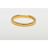 A 22CT GOLD BAND RING, a yellow gold courted band ring, approximate width 2mm, hallmarked 22ct