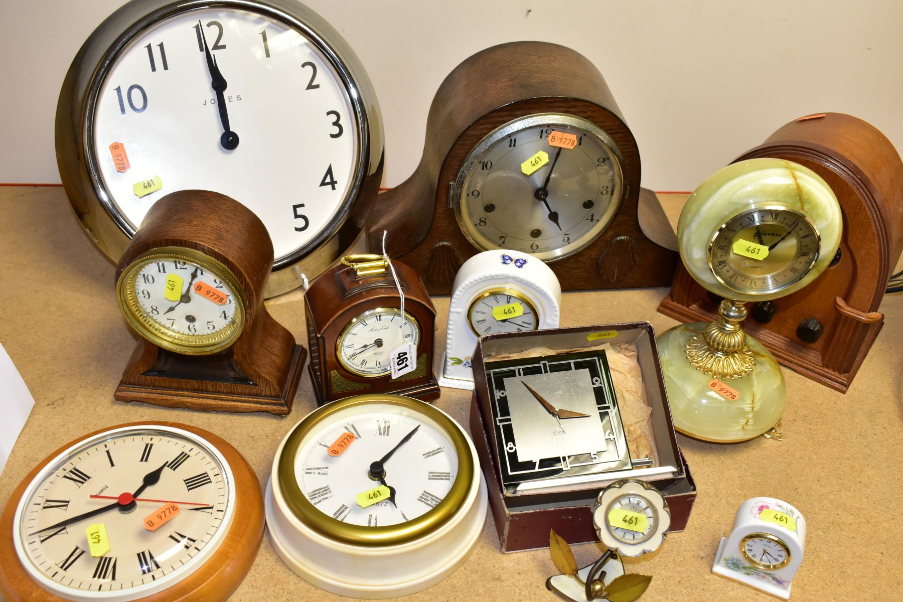 A QUANTITY OF CLOCKS, comprising a green onyx mantel clock height 25cm, an oak cased clock height - Image 2 of 4