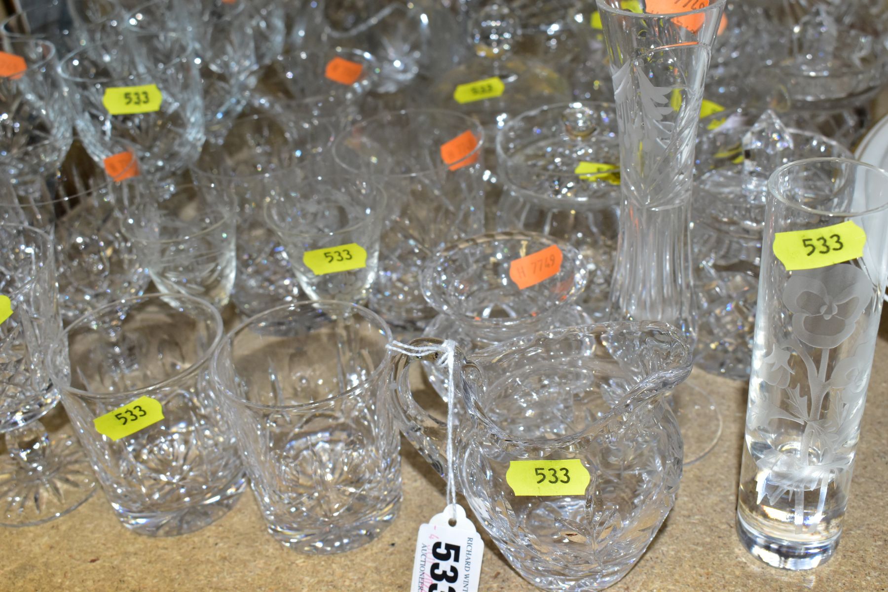 A GROUP OF CUT CRYSTAL AND OTHER GLASS WARES, to include a decanter complete with stopper, a - Image 5 of 5