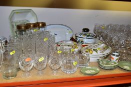 A QUANTITY OF CERAMIC AND GLASSWARE, to include four Wedgwood green Jasperware trinket dishes, a