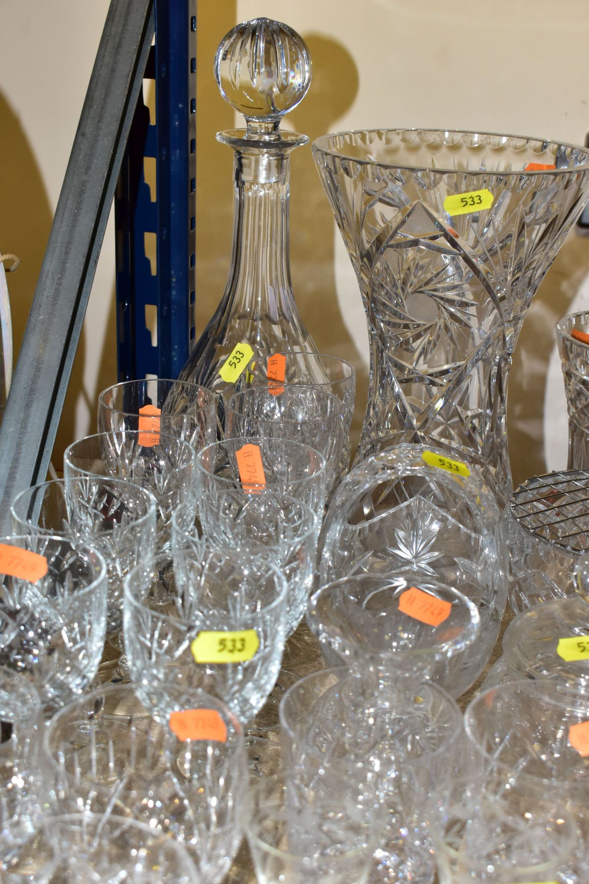 A GROUP OF CUT CRYSTAL AND OTHER GLASS WARES, to include a decanter complete with stopper, a - Image 2 of 5