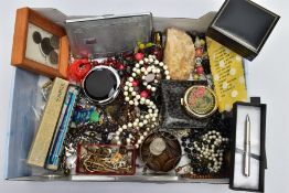 A SELECTION OF COSTUME JEWELLERY AND NOVELTY ITEMS, to include a cased Vintage Parker fountain