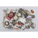A SELECTION OF SILVER AND WHITE METAL JEWELLERY, to include a silver Celtic brooch set with a