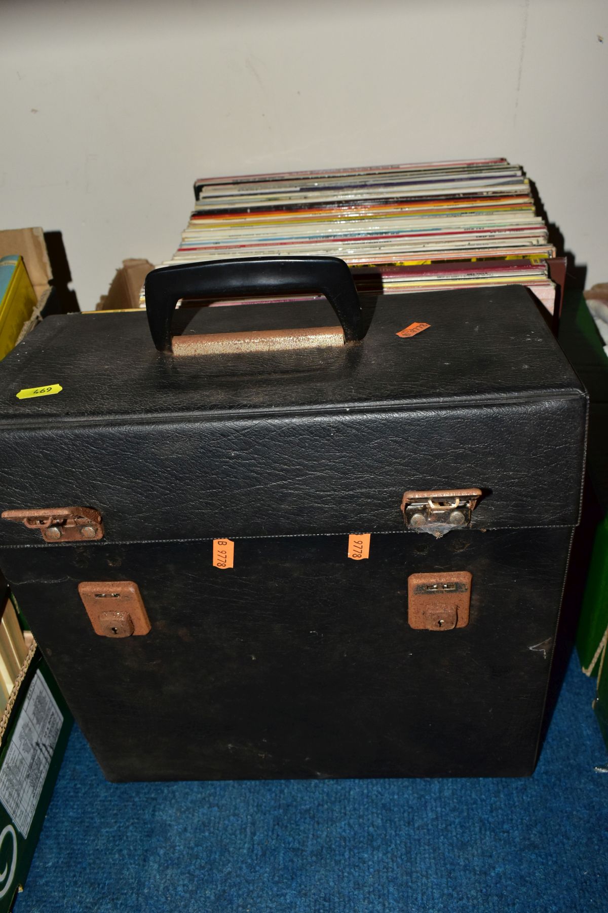 THREE BOXES OF RECORDS, LPs including The Carpenters, Leo Sayer, Stylistics, Abba, Ken Dodd and - Image 3 of 5