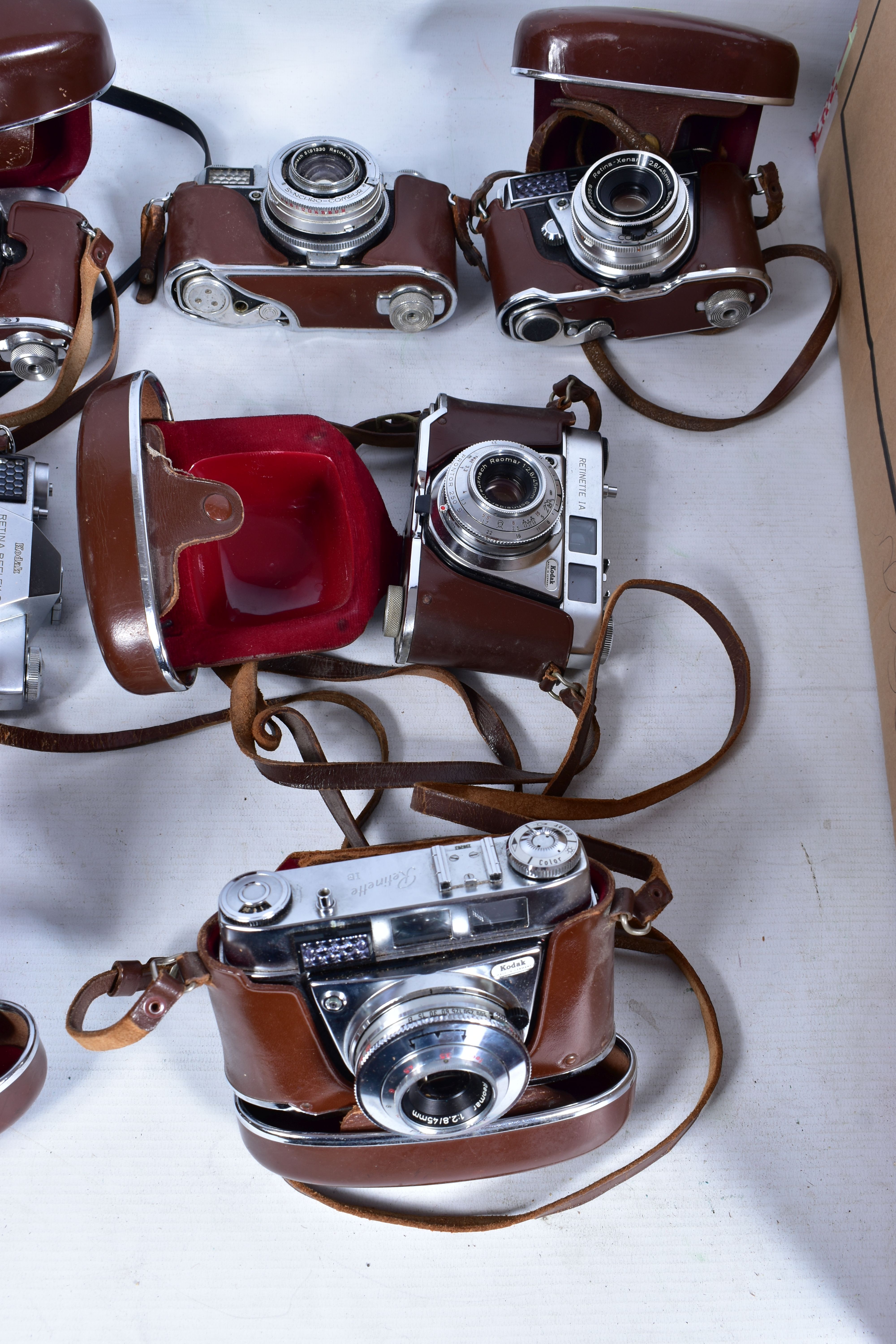 A TRAY CONTAINING KODAK CAMERAS including nine Retinette 1b, two lla, a la, two Retinette, two - Image 3 of 5