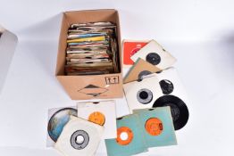 A TRAY CONTAINING APPROX ONE HUNDRED AND THIRTY SINGLES by artists such as Queen, The Hollies, The