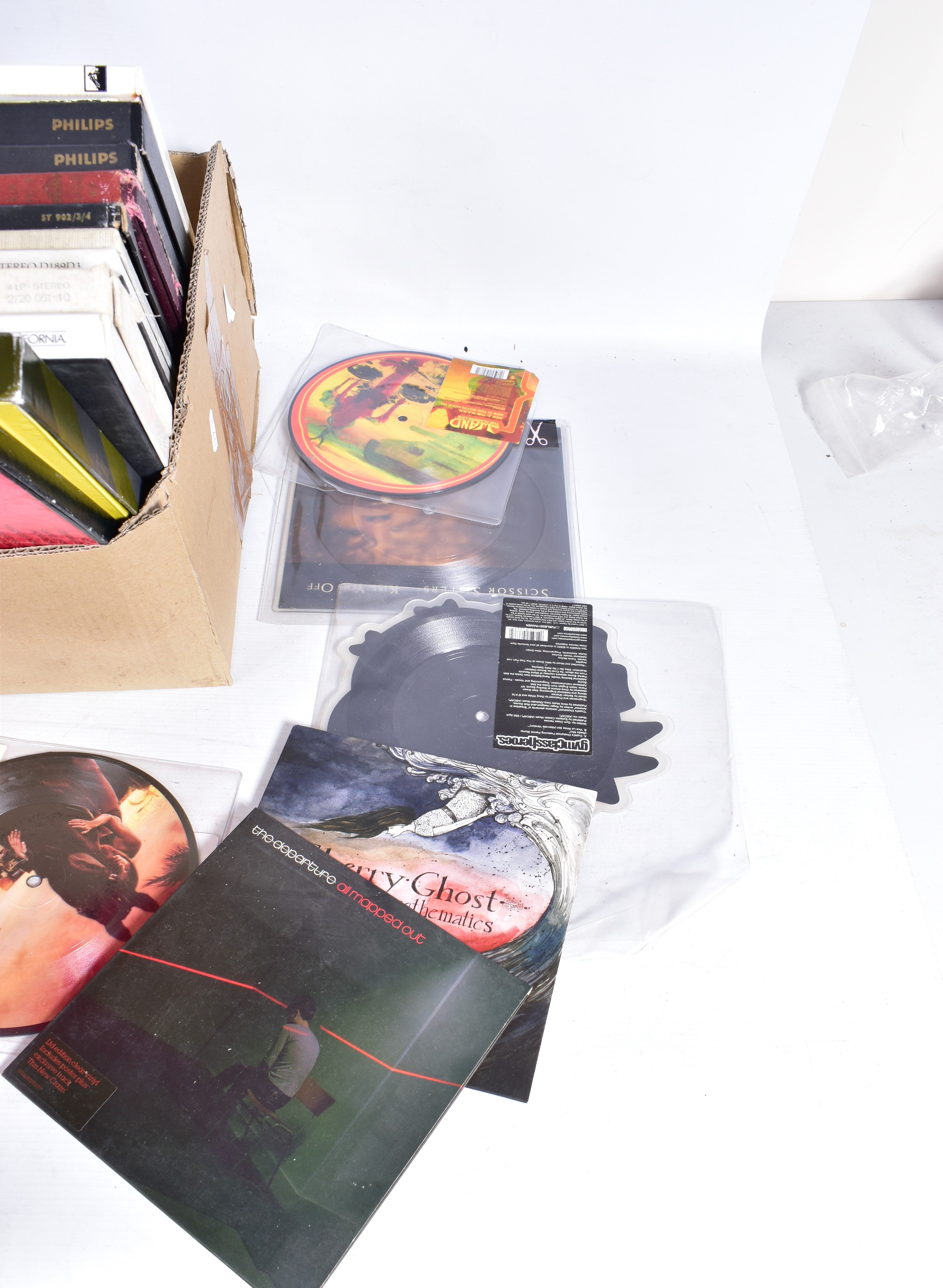A TRAY CONTAINING LP BOXSETS, PICTURE DISC AND USUAL 7in SINGLES including Live 1975-85 by Bruce - Image 2 of 5