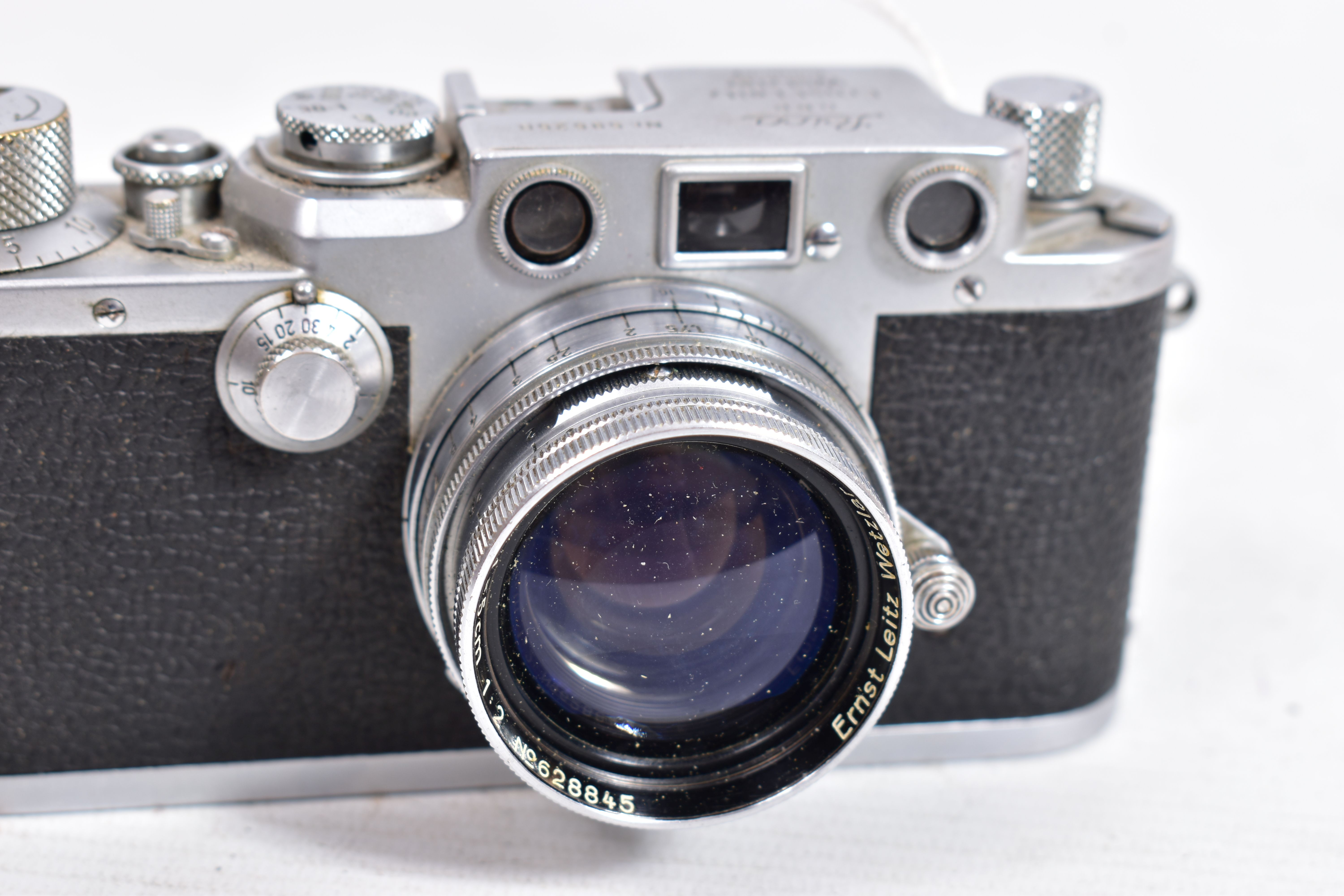 A 1951-2 LEICA lllf RANGEFINDER CAMERA Ser.No. 595250 fitted with a Summitar 5cm f2 lens Ser.No - Image 4 of 5