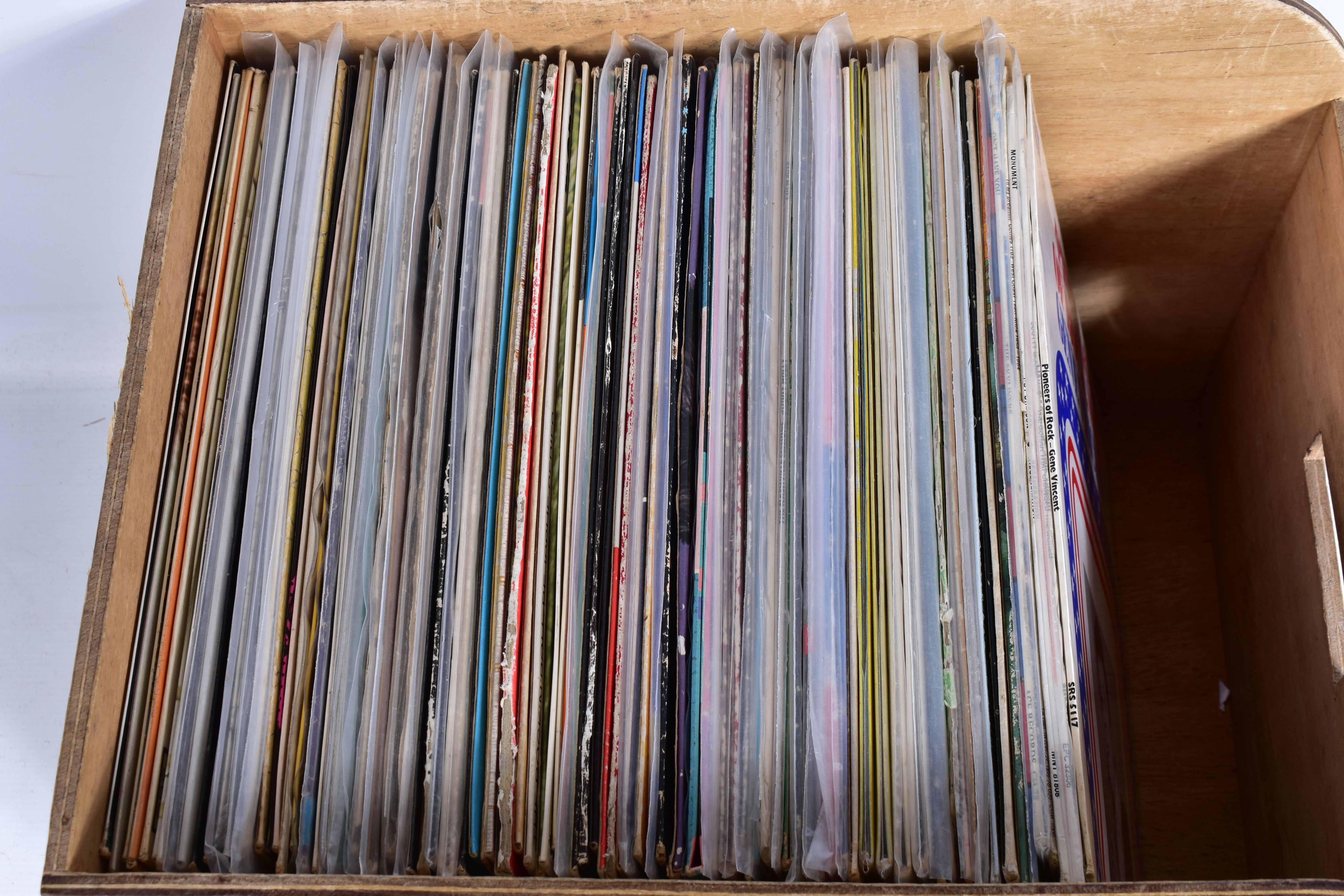 A WOODEN LP BOX CONTAINING APPROX NINETY LPs AND 78s from the 1950s and 60s including Bob Dylan , - Image 4 of 4