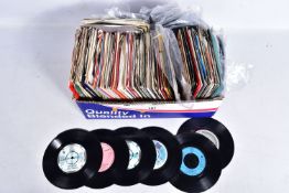 A TRAY CONTAINING APPROX TWO HUNDRED SINGLES mostly from 1980s including Duran Duran, Elvis
