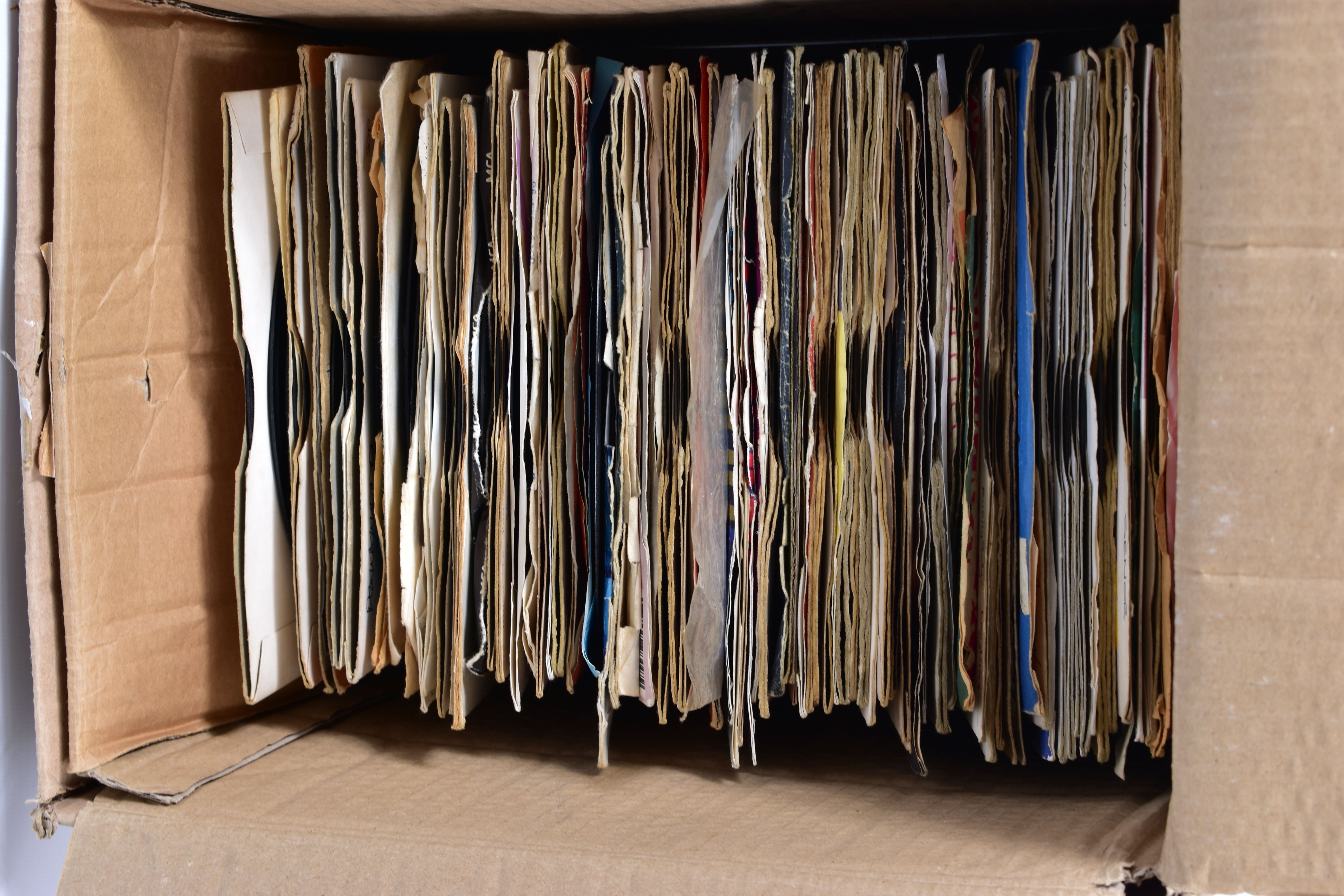 A TRAY CONTAINING APPROX ONE HUNDRED AND TWENTY SINGLES artist include Mungo Jerry, Otis Redding, - Image 4 of 4