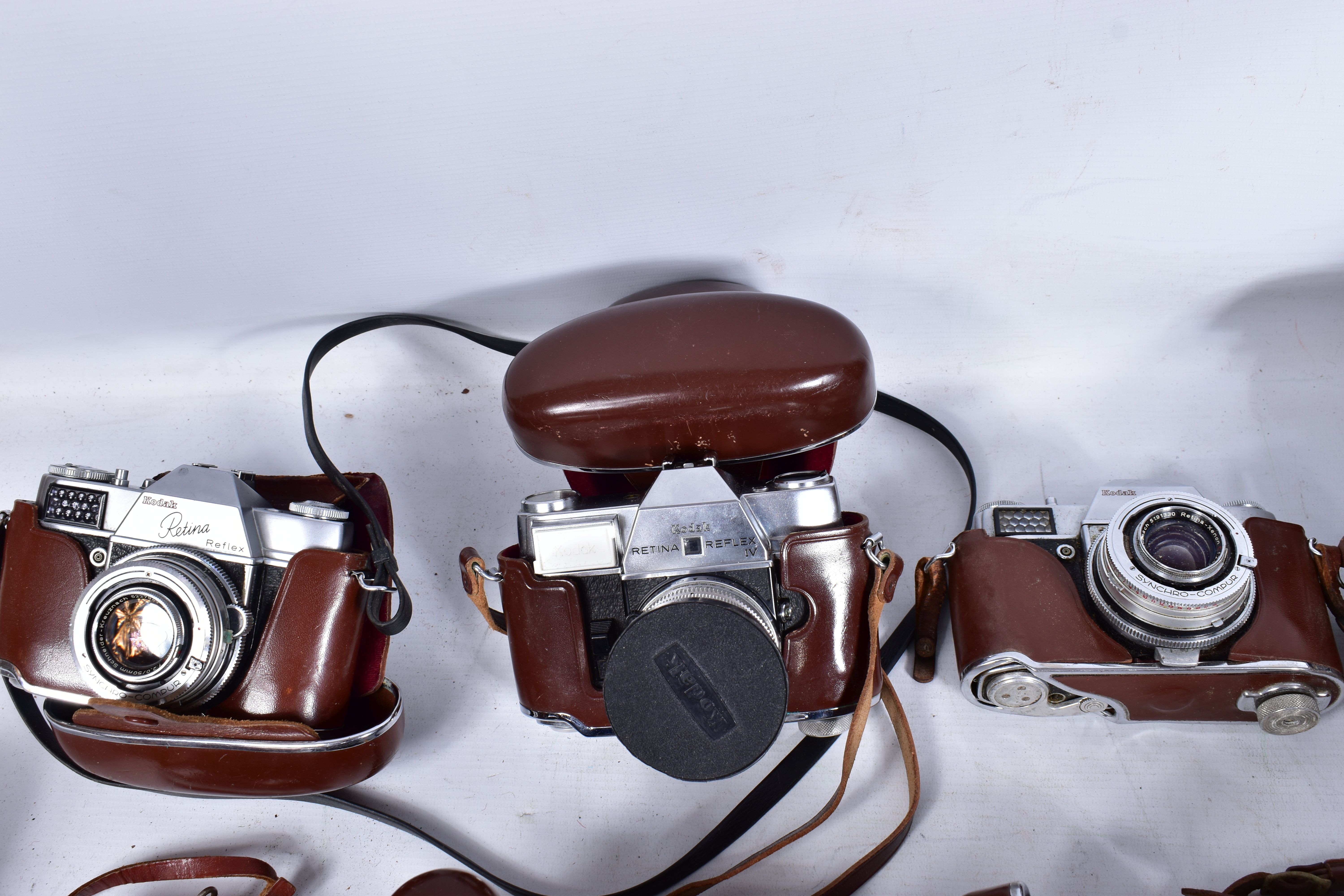 A TRAY CONTAINING KODAK CAMERAS including nine Retinette 1b, two lla, a la, two Retinette, two - Image 5 of 5