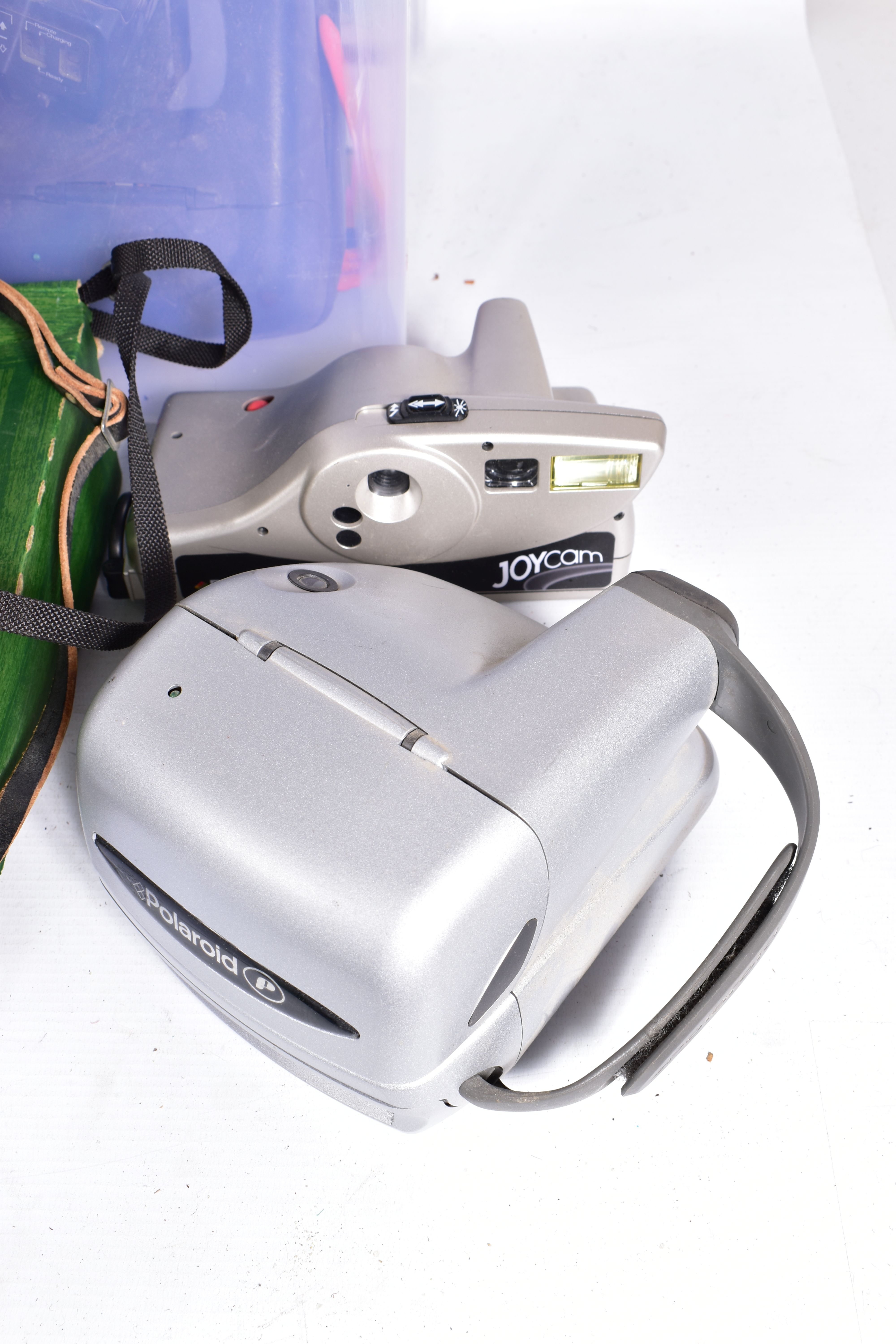 TWO TRAYS CONTAINING POLAROID CAMERAS including a SX70 alpha 1( spares), two SX70 model 2, seven - Image 6 of 7