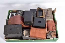 A TRAY CONTAINING FIFTEEN BOX AND TLR CAMERAS including a KW Pilot 6 , a Spartus Full Vur, a