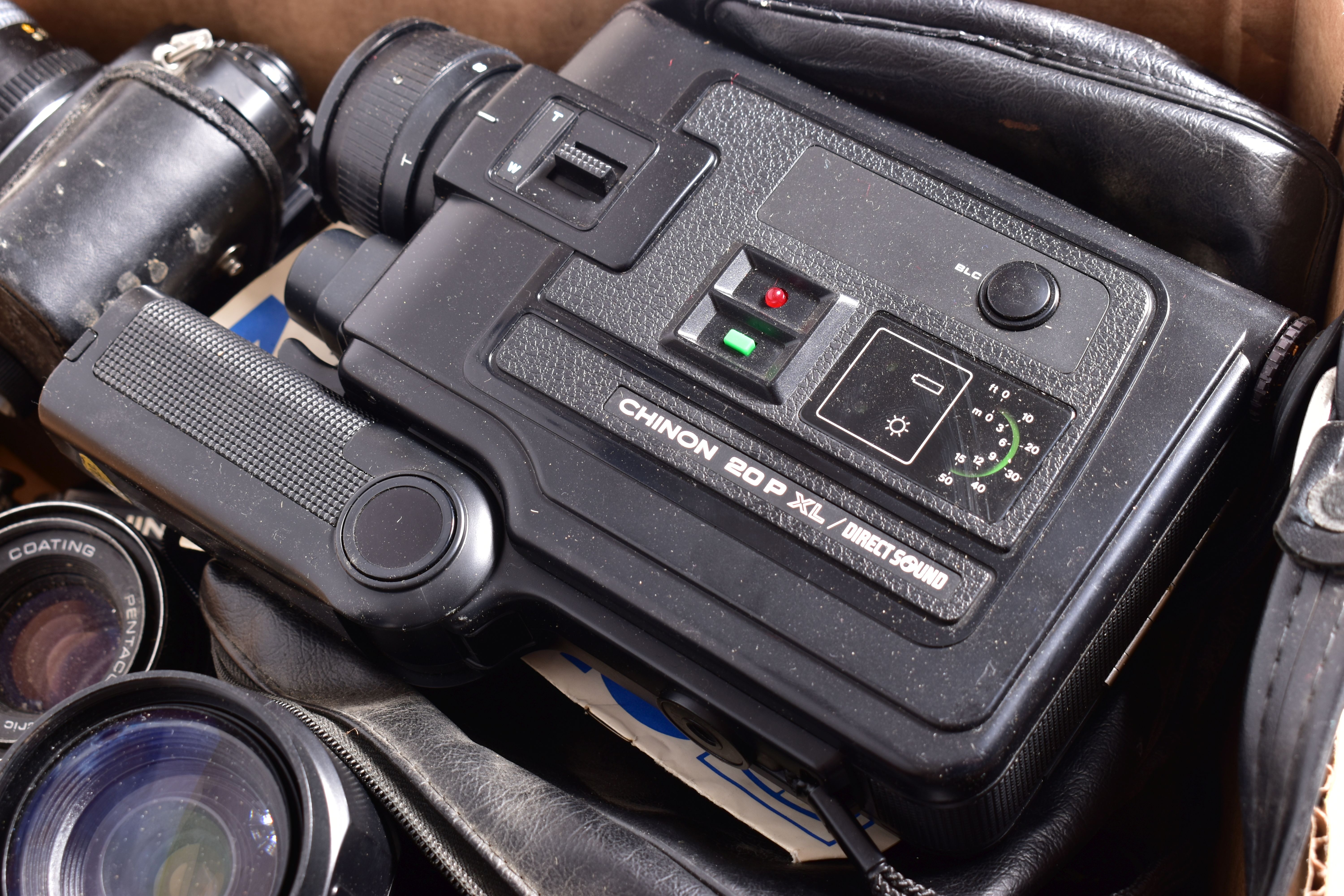 A TRAY CONTAINING TWENTY FOUR CAMERAS BY CHINON AND RICOH including a Genesis 3, a CA4, a CP5, a - Image 3 of 7