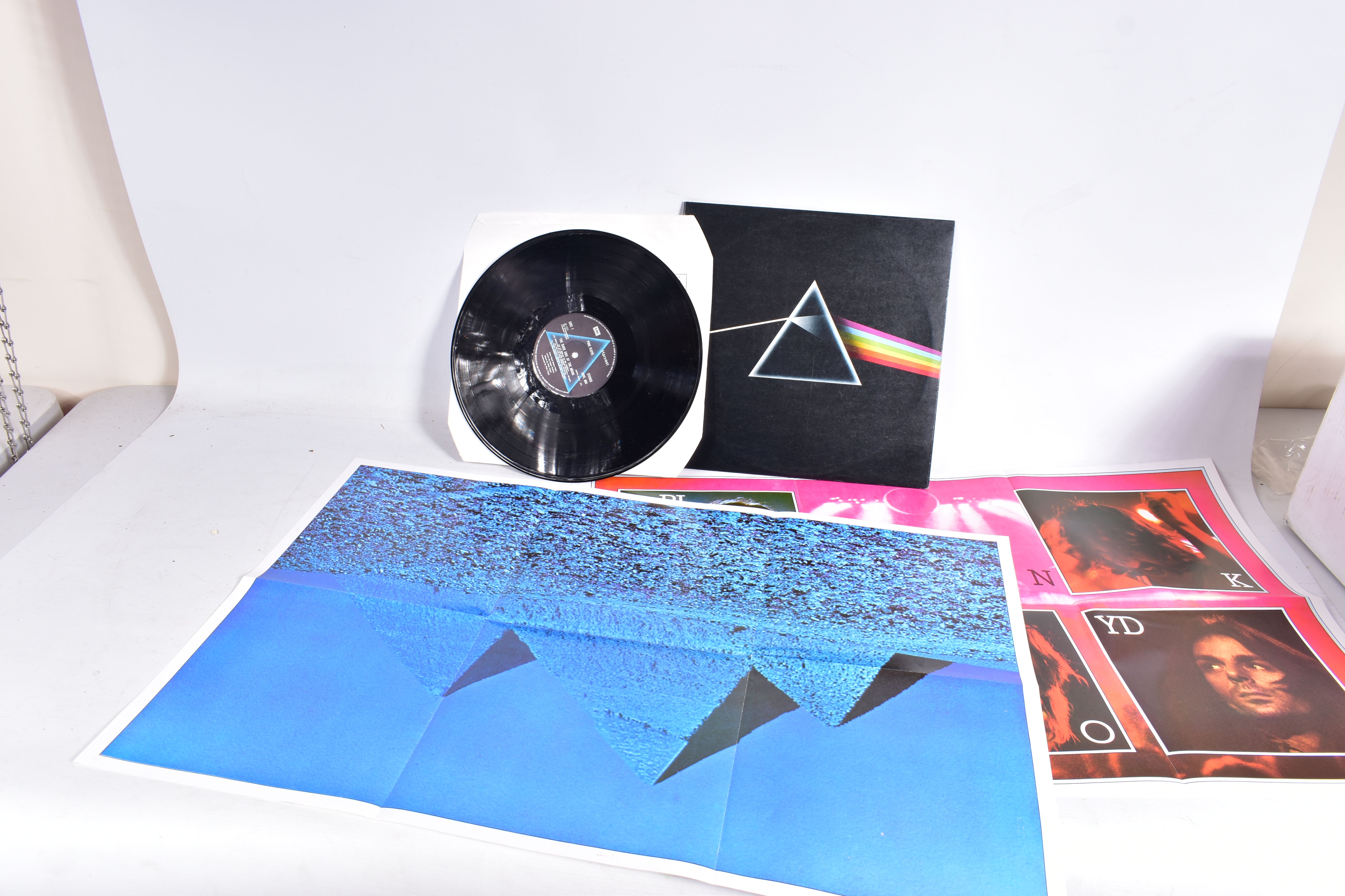 A TRAY CONTAINING LPs AND CDs items of note Dark Side of the Moon (white inner , blue and black - Image 5 of 6