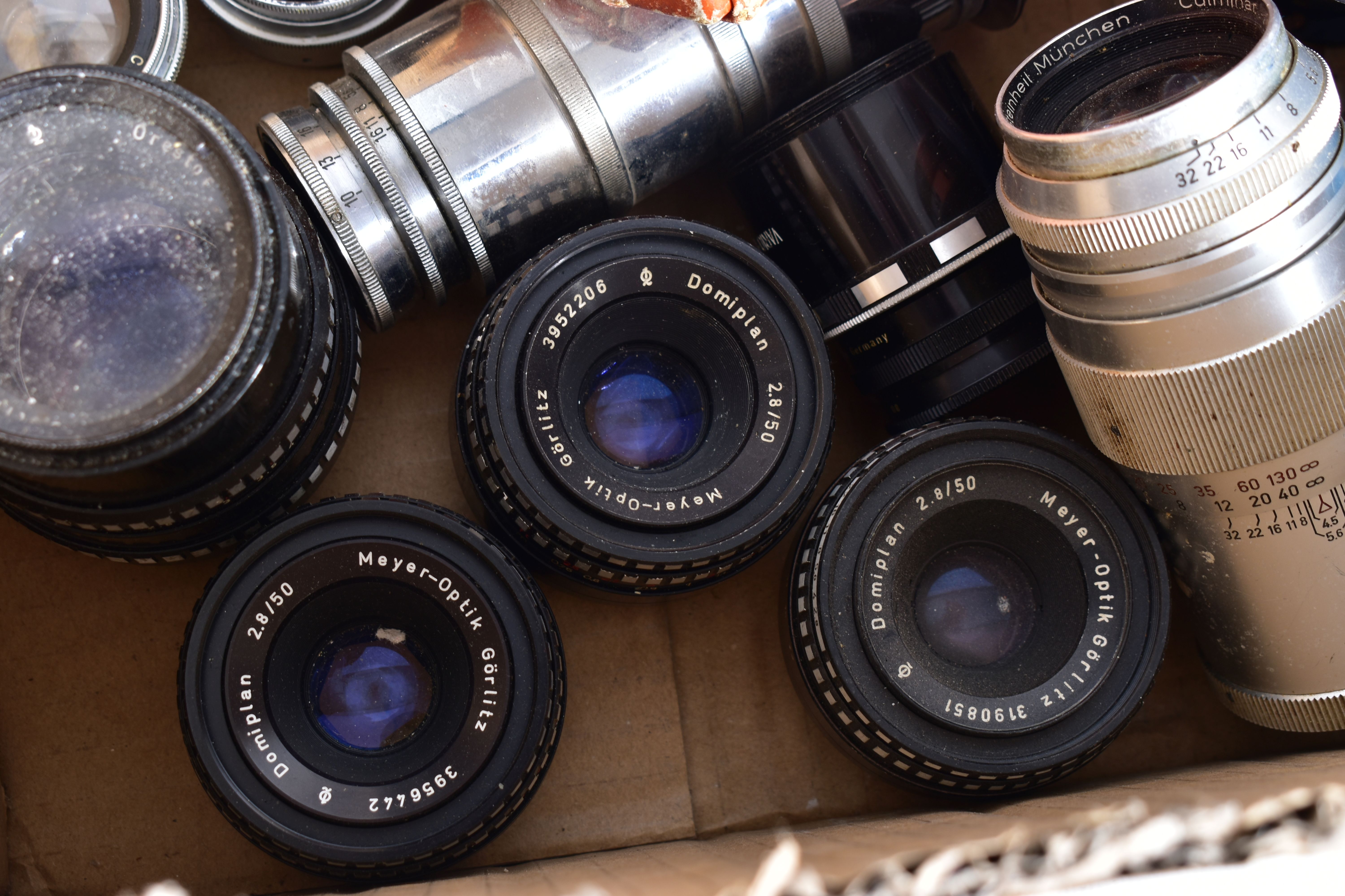 A SMALL TRAY CONTAINING CAMERA LENSES by makers such as Schneider-Kreuznach, Meyer Optic, Carl Zeiss - Image 4 of 4