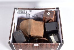 A TRAY CONTAINING ZEISS IKON BOX AND TLR CAMERAS including an Ikoflex 1a (854-16), an Ikoflex(850-