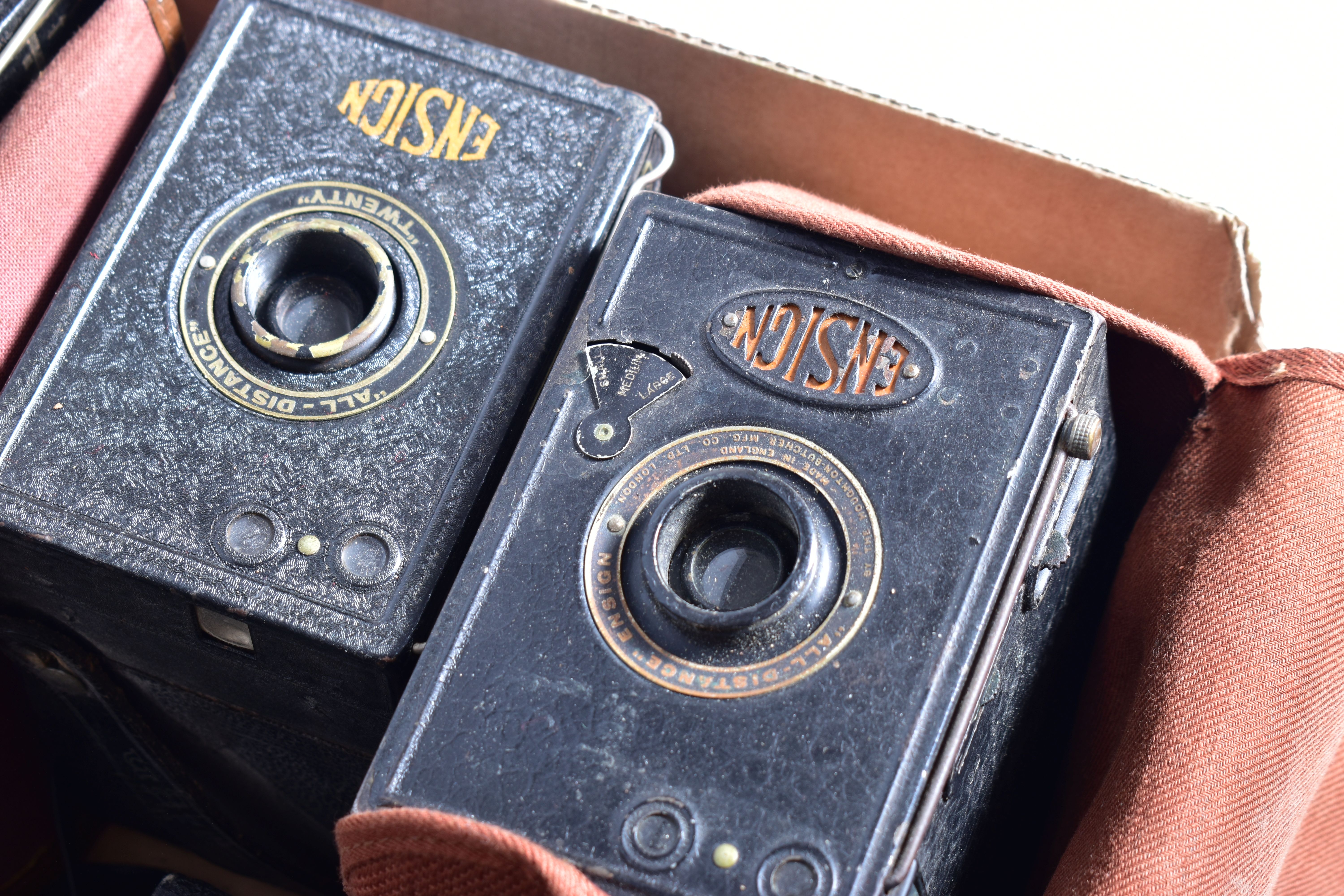 A TRAY CONTAINING HOUGHTON ENSIGN CAMERAS including two Folding Klito, two Ful-Vue , two Ful-Vue - Image 5 of 6