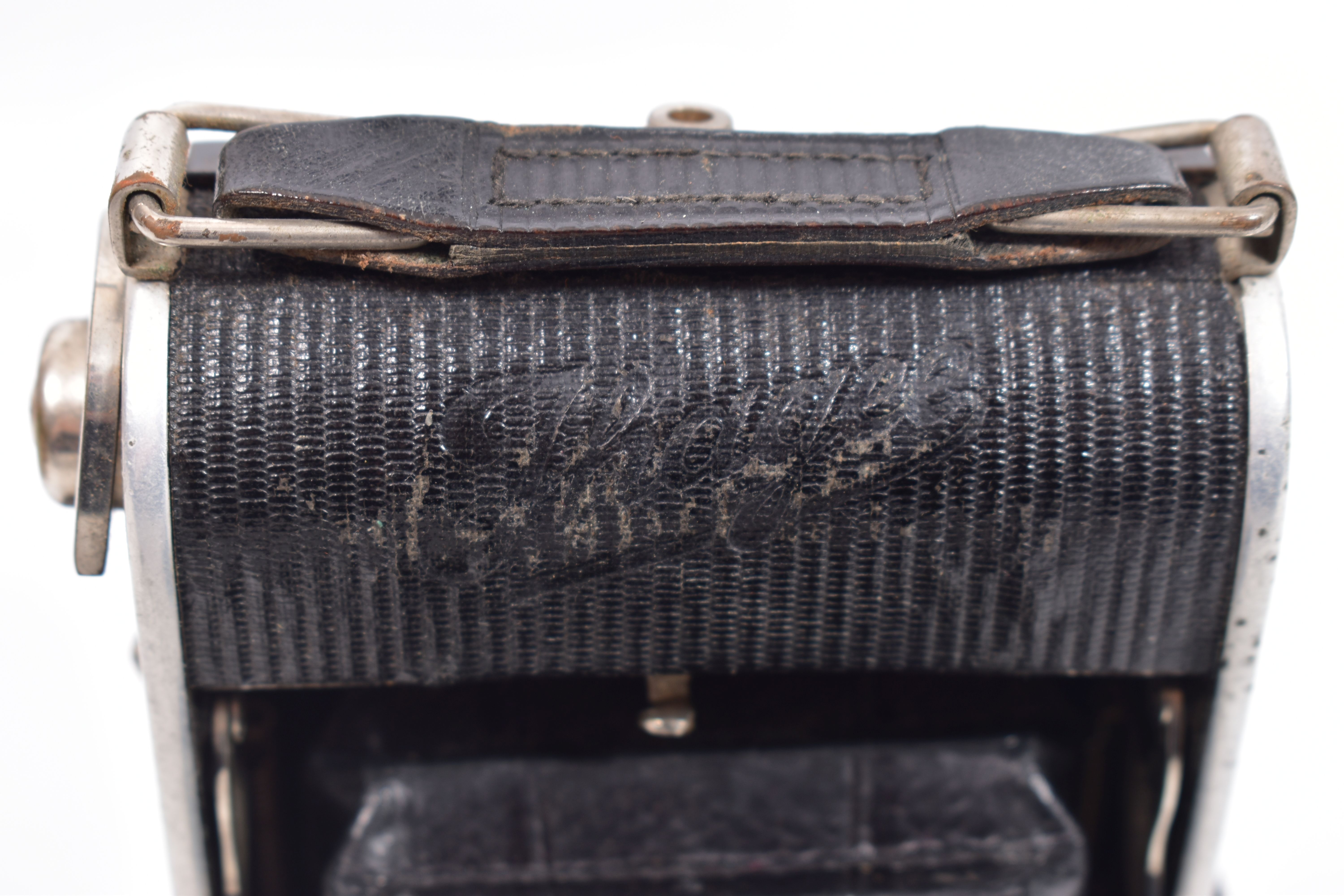 A NEWMAN AND GUARDIA BABY 'SIBYL' FOLDING CAMERA with leather case ( rear panel missing) - Image 4 of 12