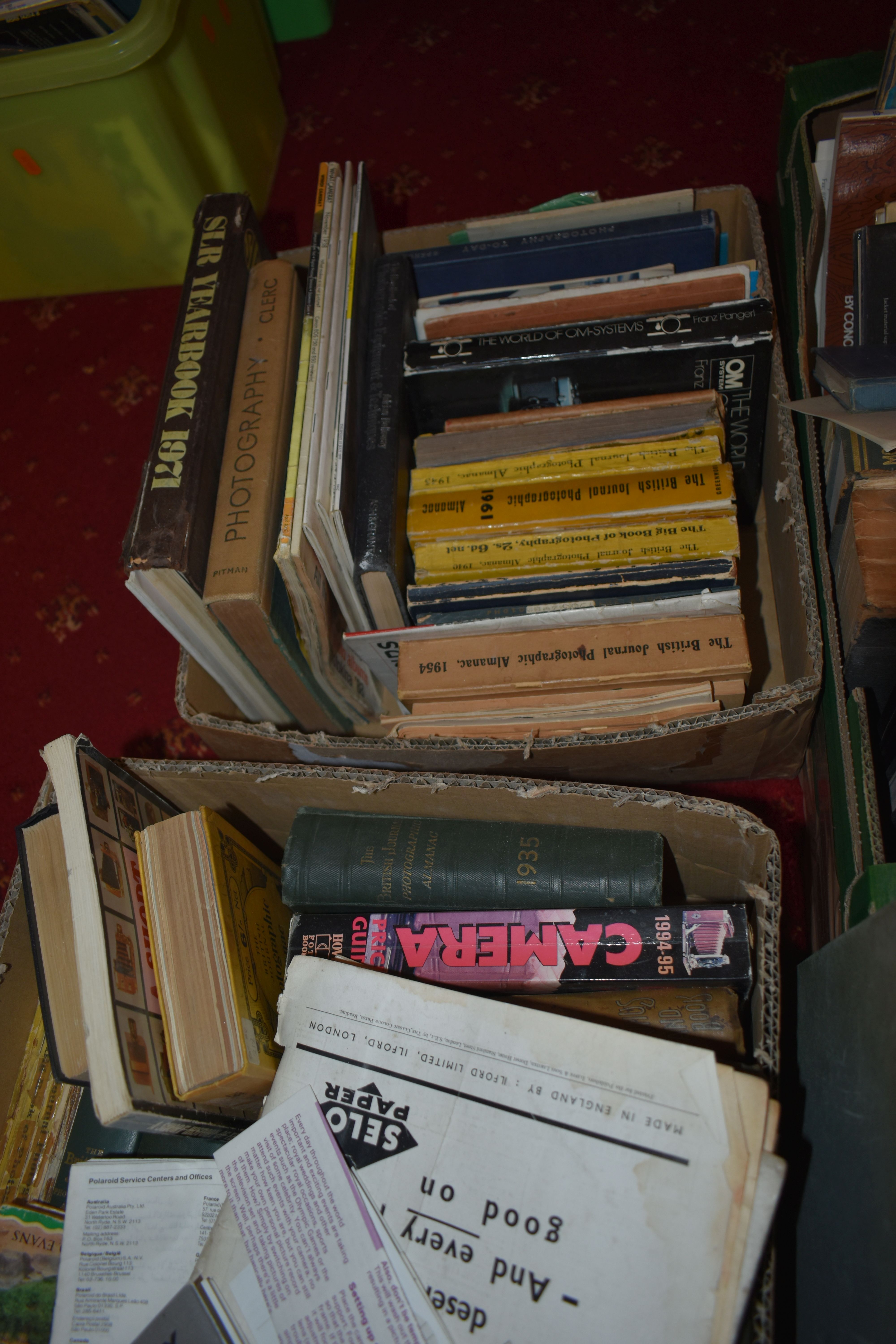 THREE TRAYS AND TWO BAGS CONTAINING BOOKS AND MANUALS on the subject of photography and cameras - Image 2 of 5