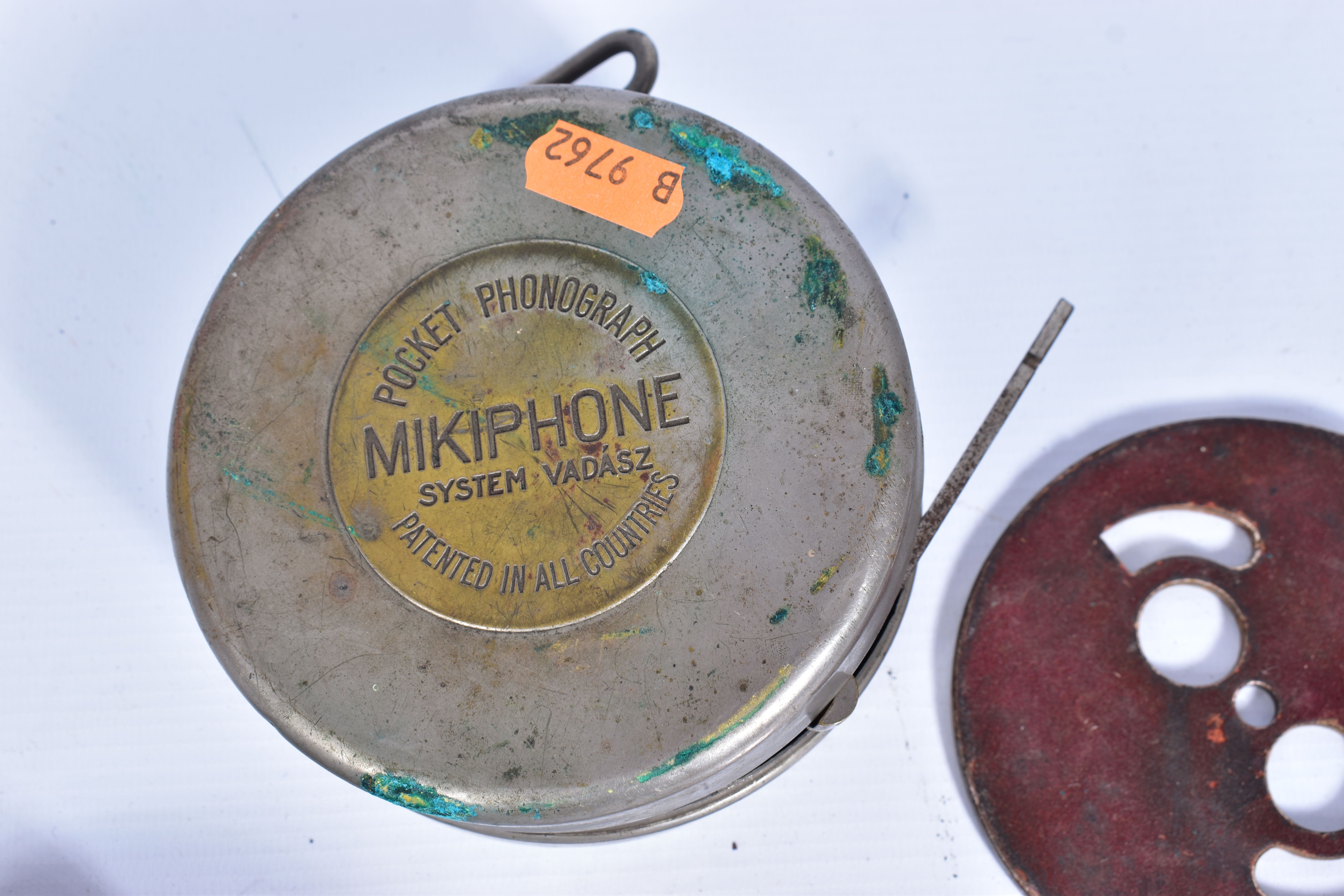 A VINTAGE MIKIPHONE POCKET PHONOGRAPH in a 4 1/2in diameter round tin case enclosing paper label - Image 7 of 7
