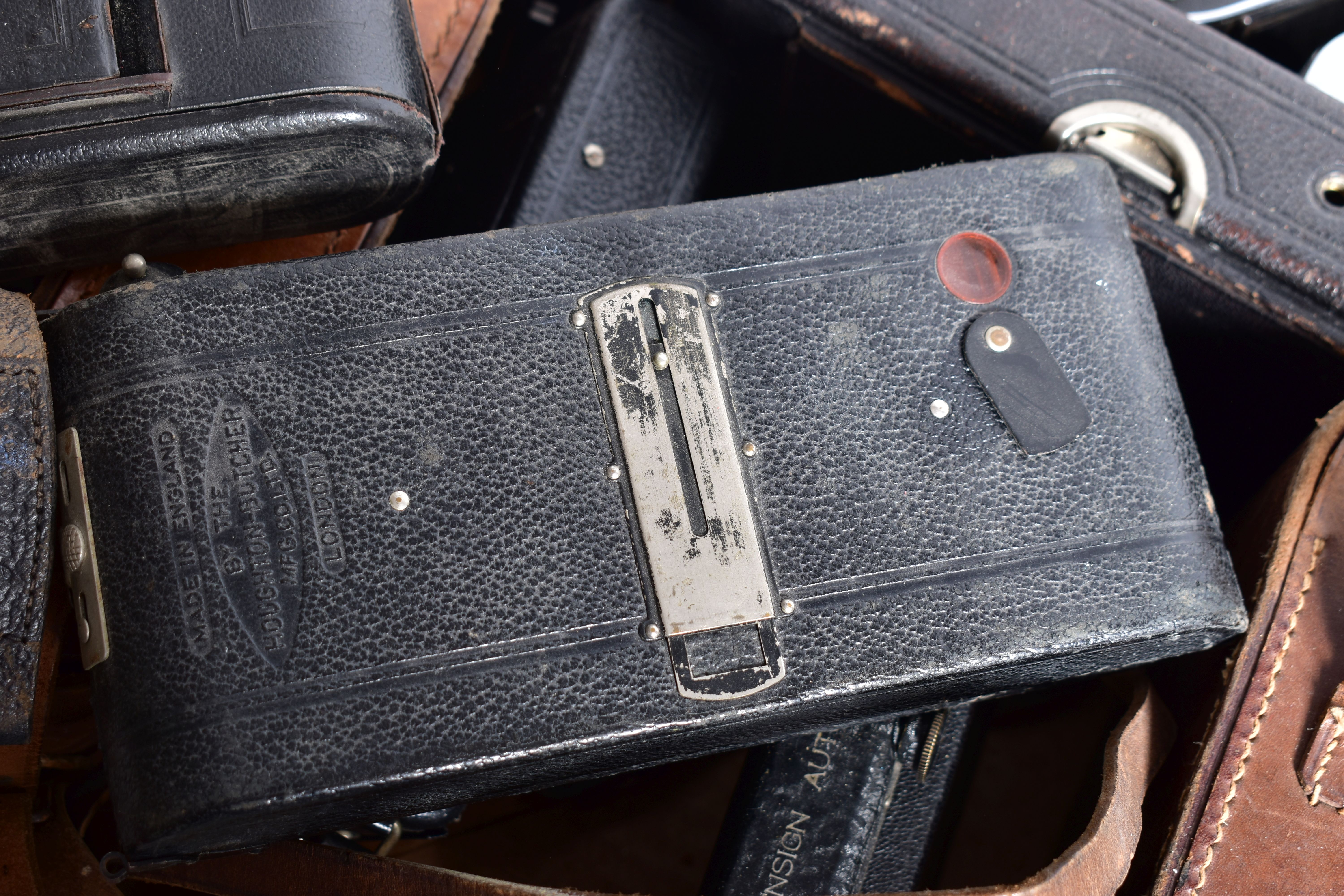 A TRAY CONTAINING ROSS ENSIGN FOLDING CAMERAS including three Carbines, nine Selfix of various - Bild 6 aus 9