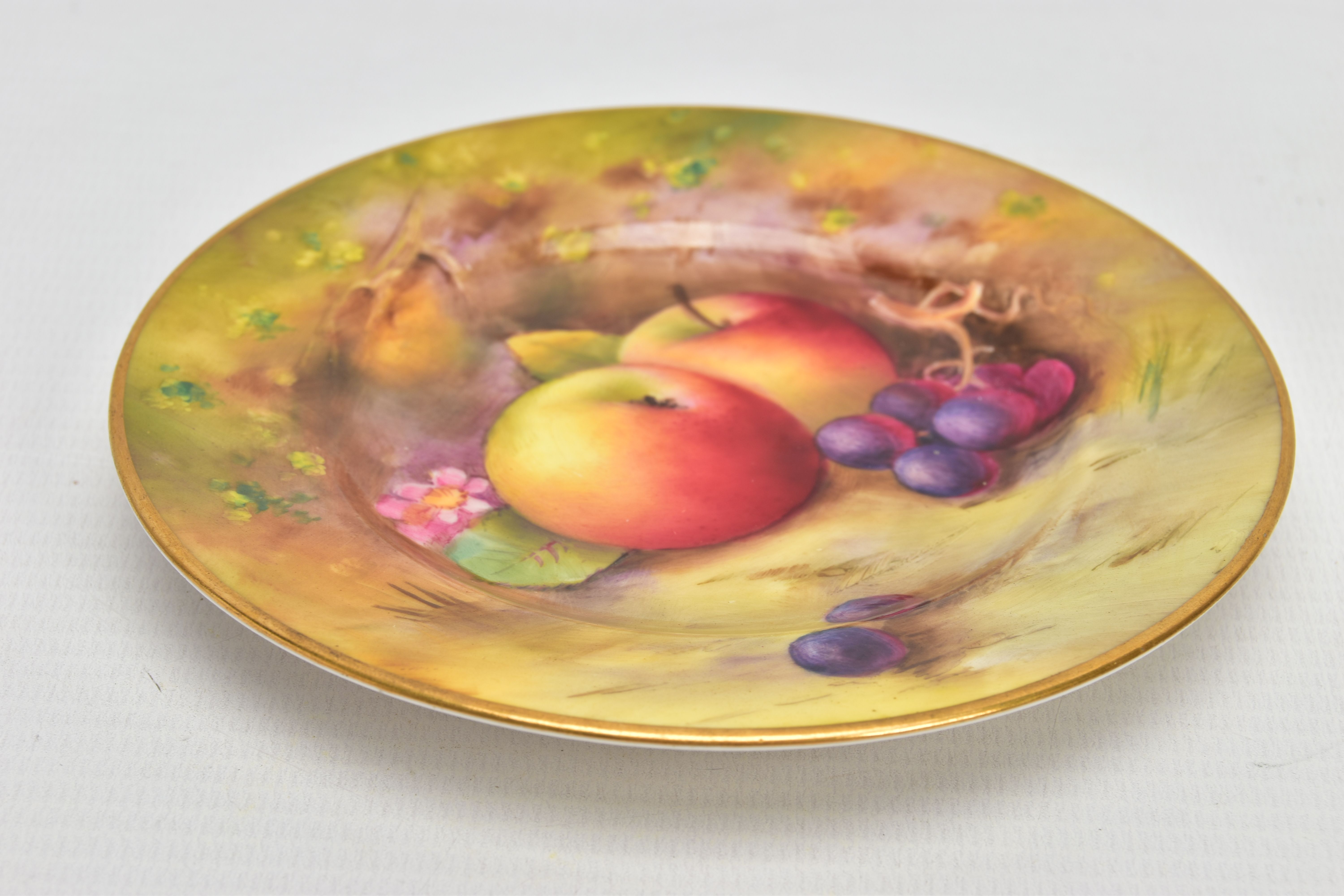 A ROYAL WORCESTER FRUIT STUDY SMALL CIRCULAR PLATE, hand painted with apples and grapes, gilt rim, - Image 5 of 5