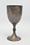 AN EDWARDIAN SILVER TROPHY CUP WITH KNOPPED PEDESTAL, the cup engraved with presentation inscription