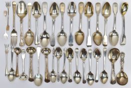 A PARCEL OF ASSORTED 19TH AND 20TH CENTURY FLATWARE IN KINGS PATTERN, FIDDLE PATTERN, OLD ENGLISH