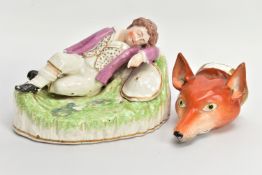 AN EARLY 19TH CENTURY ENGLISH PORCELAIN FOX HEAD STIRRUP CUP, with gilt collar inscribed 'Tally ho',