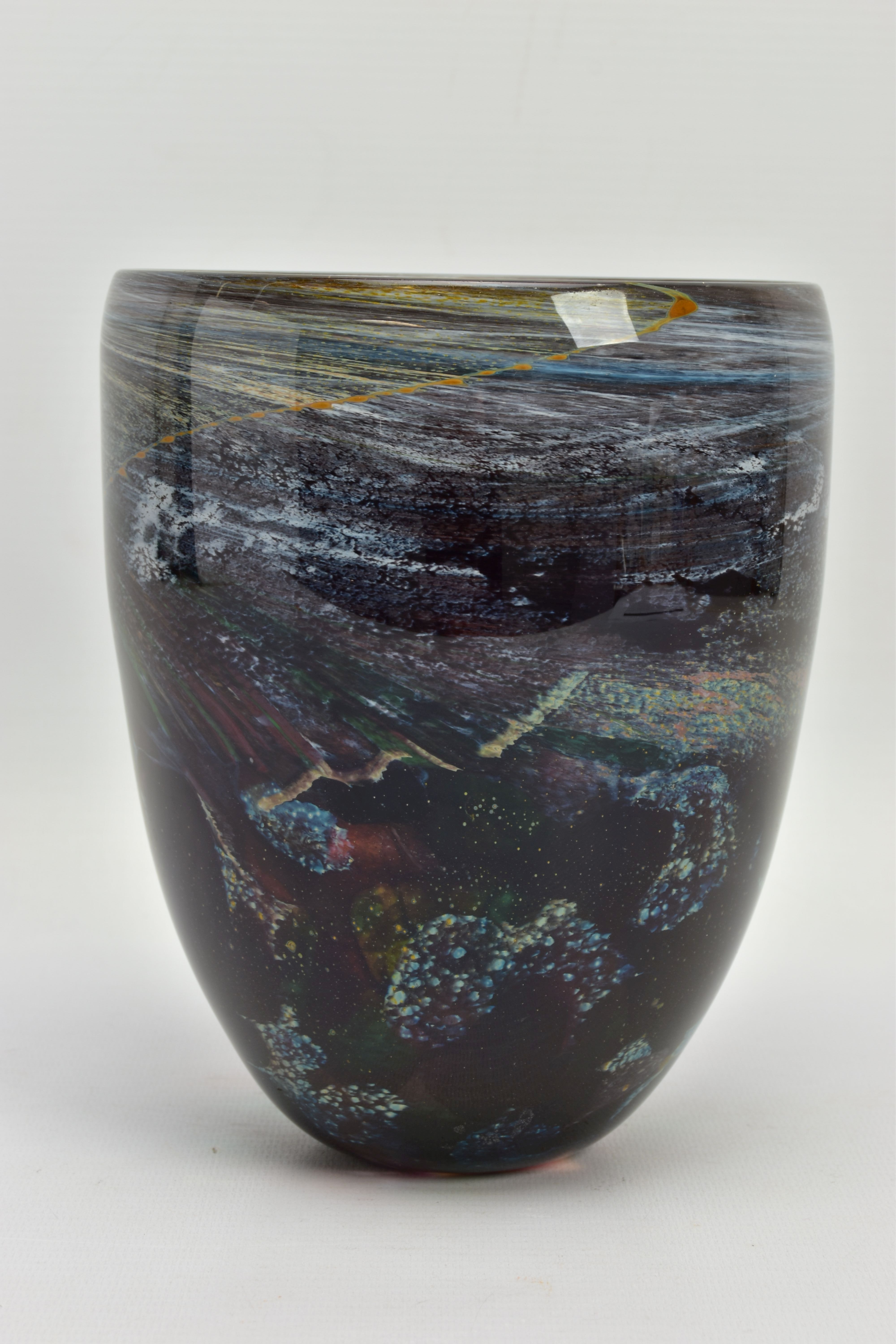 ANTHONY STERN (1944-2022) A STUDIO GLASS VASE HAVING AN ABSTRACT PATTERN, signed to the base, - Image 2 of 8
