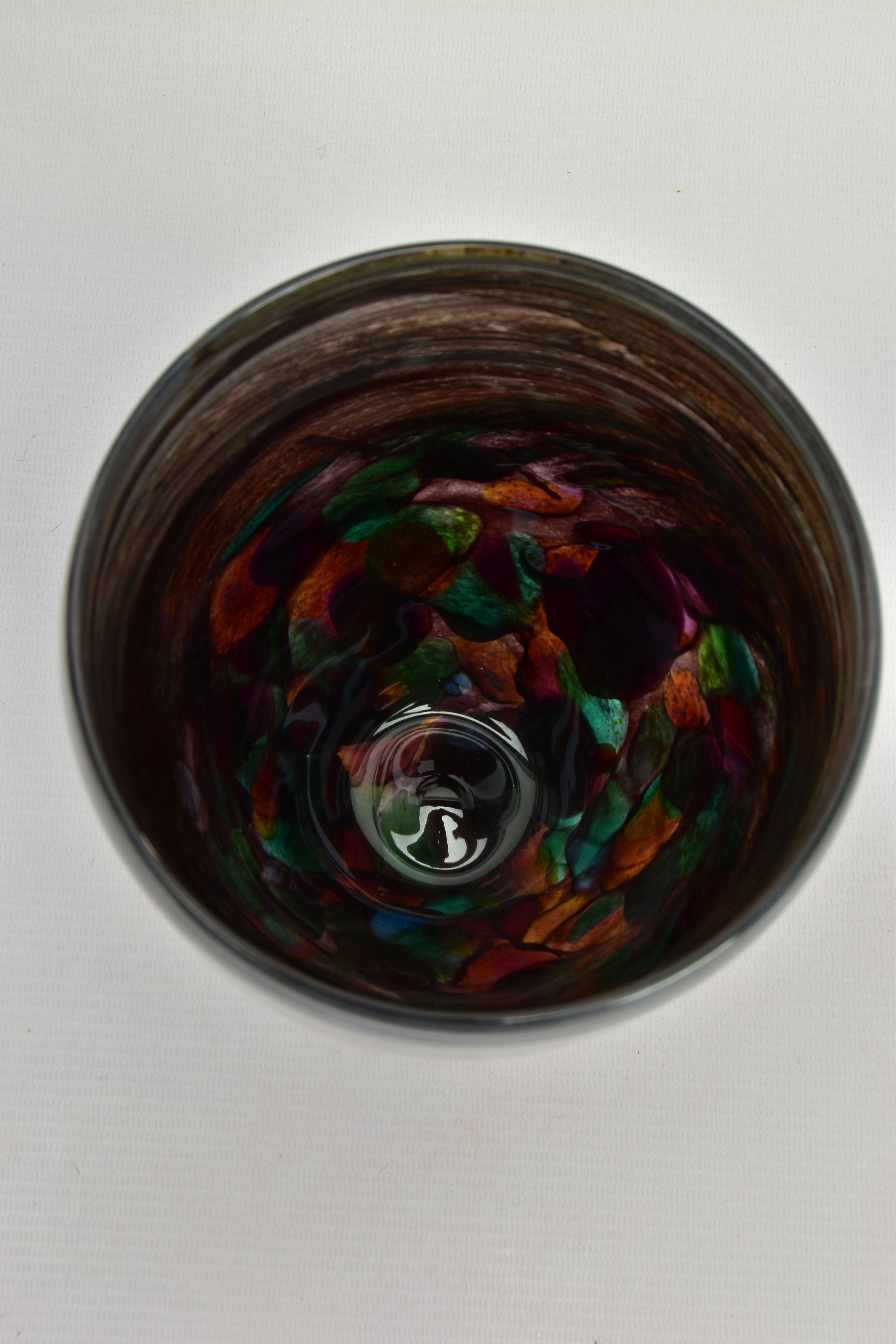 ANTHONY STERN (1944-2022) A STUDIO GLASS VASE HAVING AN ABSTRACT PATTERN, signed to the base, - Image 5 of 8