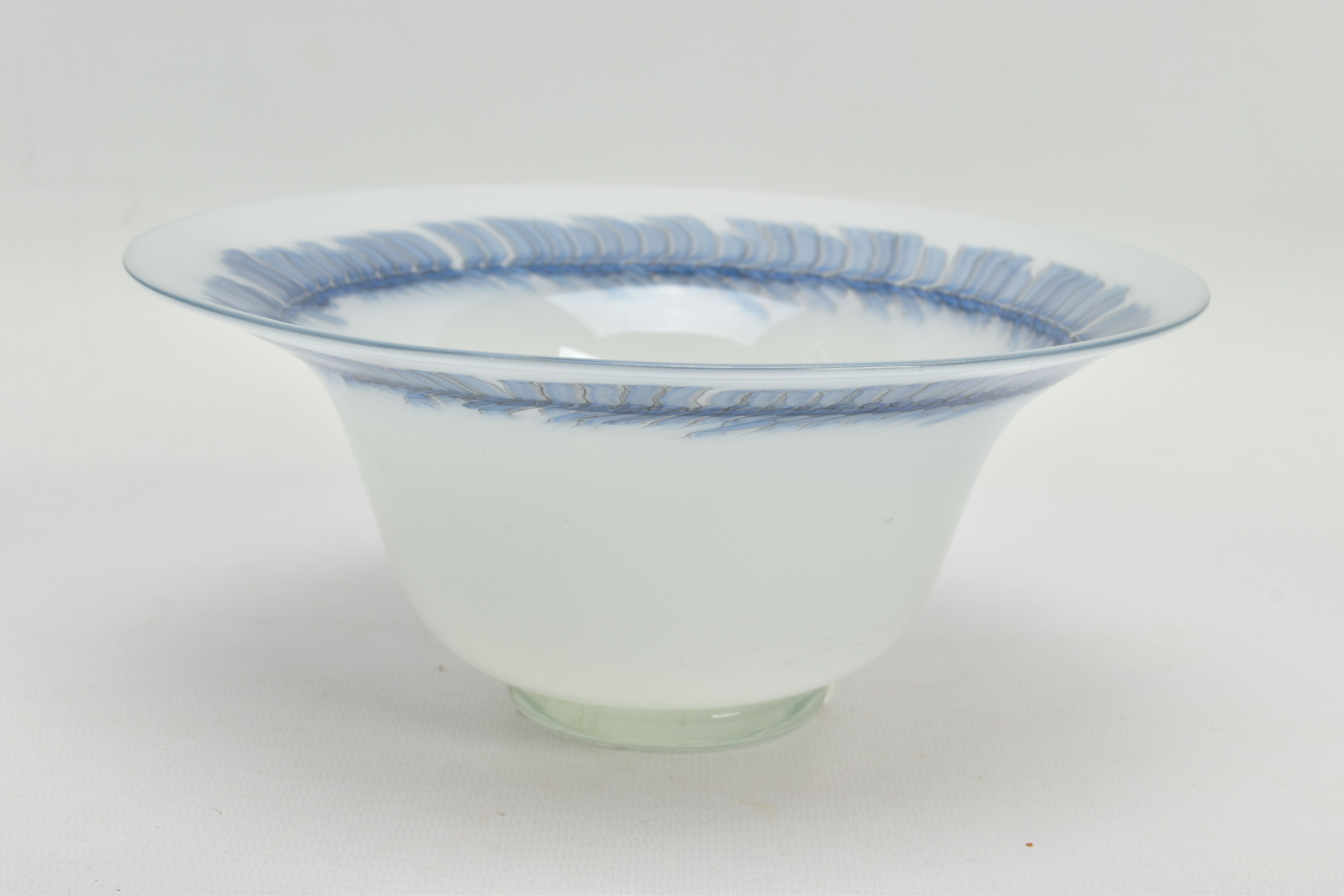 MALCOM SUTCLIFFE (BRITISH CONTEMPORARY) A WHITE FOOTED BOWL WITH BLUE DECORATION TO THE RIM,